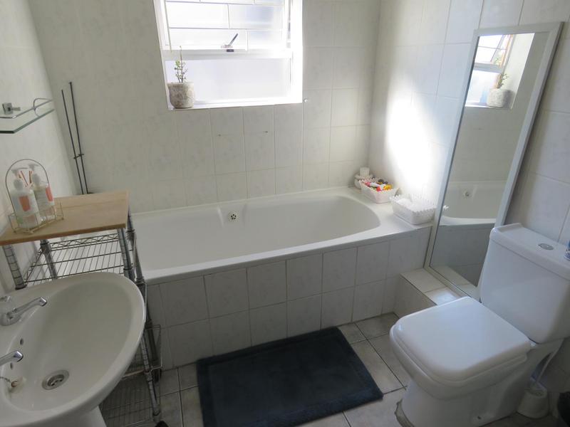 To Let 3 Bedroom Property for Rent in Protea Heights Western Cape